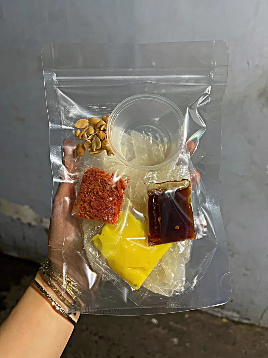 Bánh tráng chấm bơ me