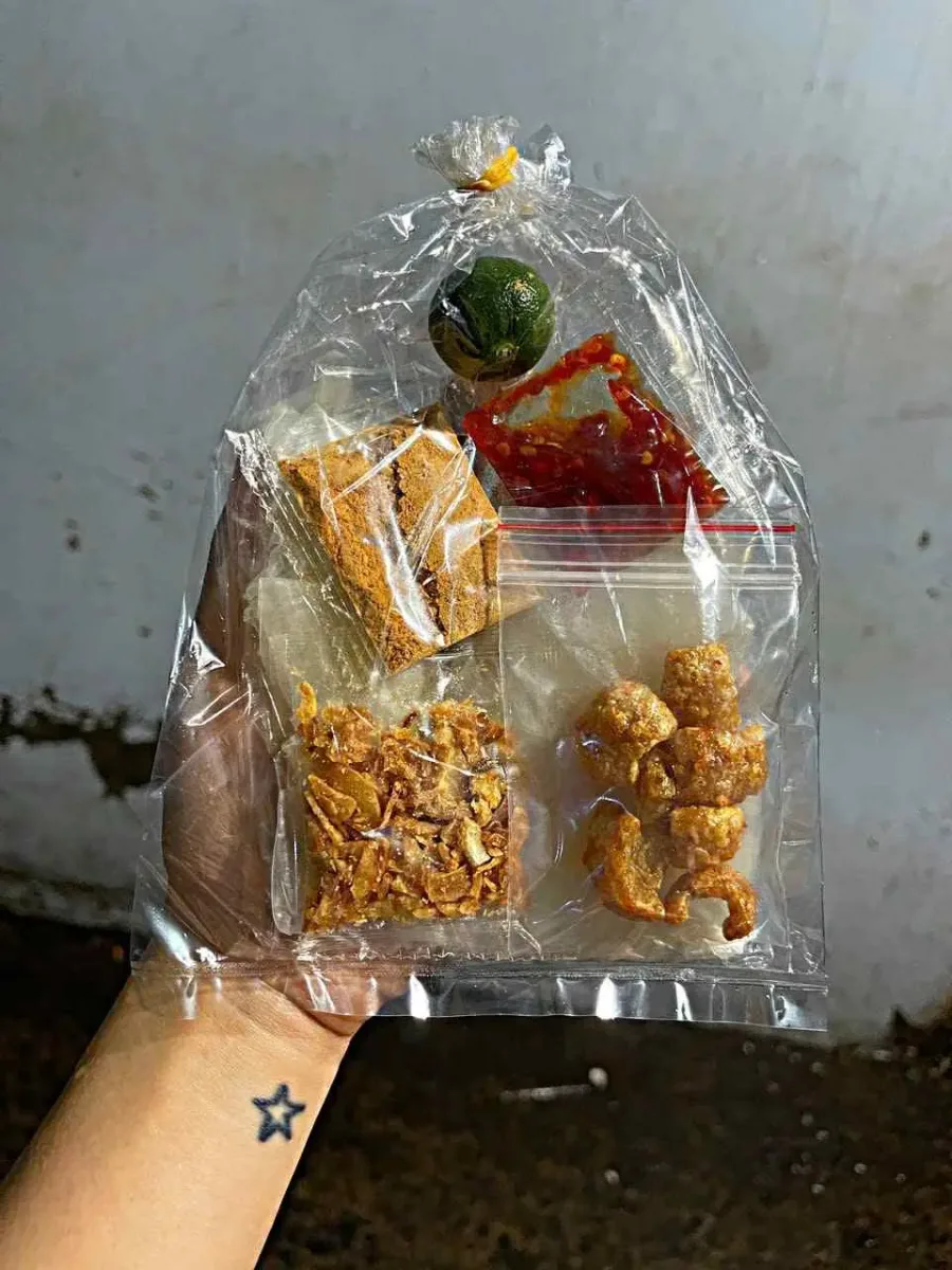 Bánh tráng ớt rim tóp mỡ