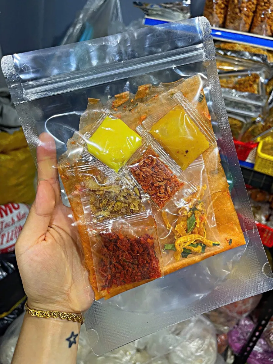 Bánh tráng cuốn bơ thập cẩm